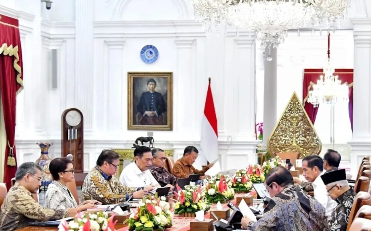 Presiden Joko Widodo menggelar rapat terbatas bersama Wakil Presiden Ma'ruf Amin dan jajaran menteri serta pejabat terkait, kemarin.