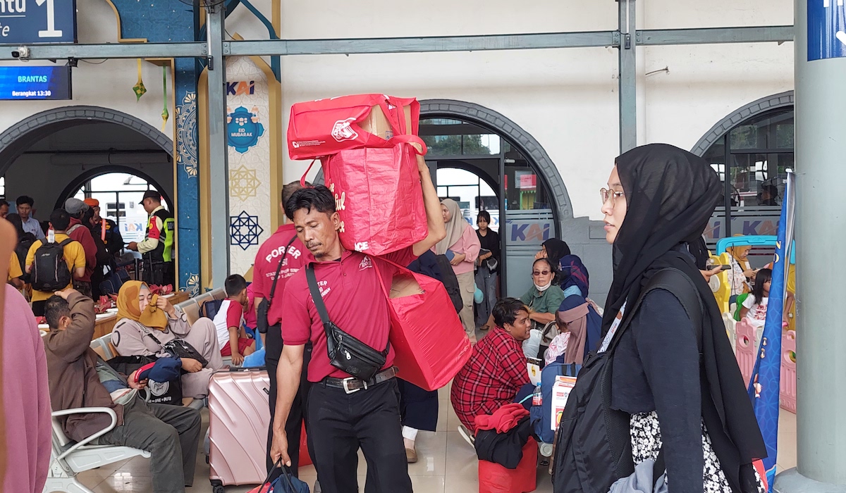 Pemudik tiba di Stasiun Pasar Senen, Jakarta