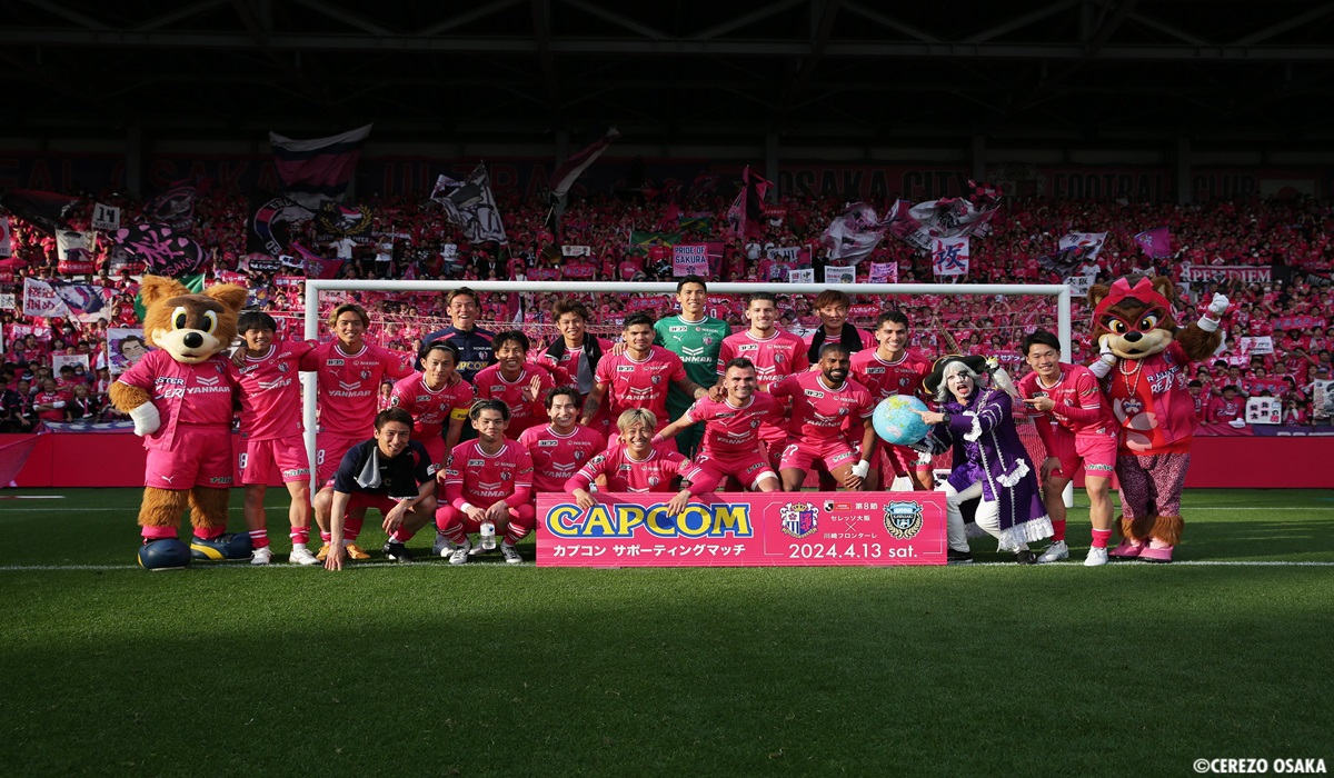 Tim Cerezo Osaka berpose usai mengalahkan Kawasaki Frontale di laga J-League