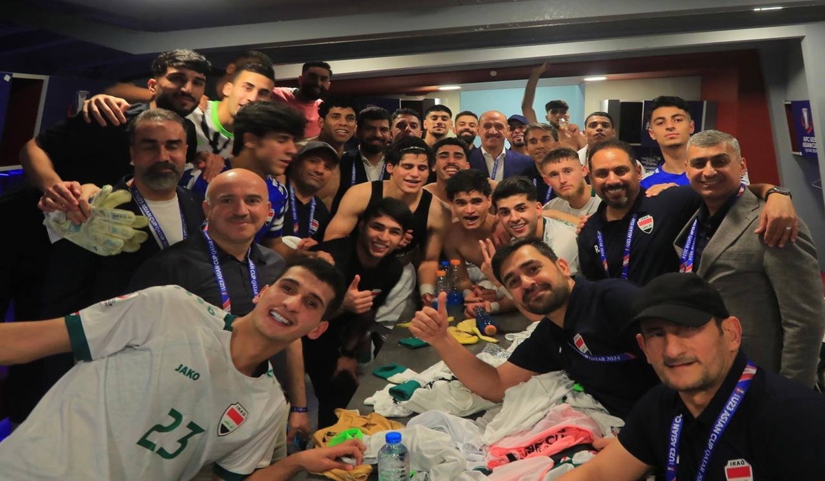Timnas U-23 Irak melakukan selebrasi usai memastikan lolos ke perempat final Piala Asia U-23 sebagai juara Grup C.