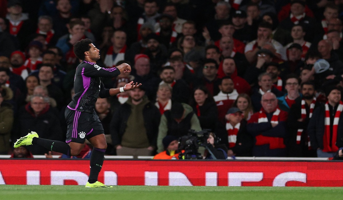 Penyerang Bayern Muenchen Serge Gnabry melakukan selebrasi usai mencetak gol ke gawang Arsenal di laga Liga Champions.
