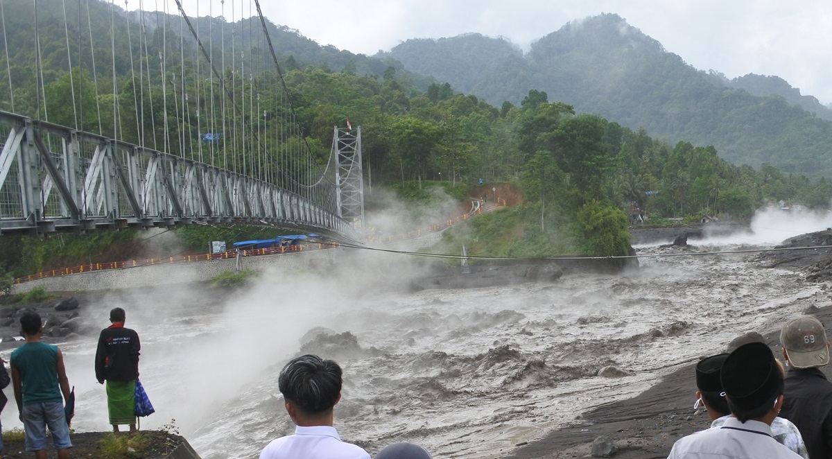 Aliran lahar dingin Gunung Semeru