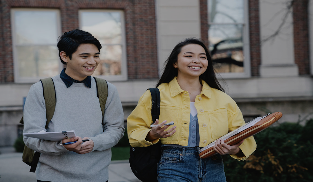 Mahasiswa ikut program belajar ke luar negeri
