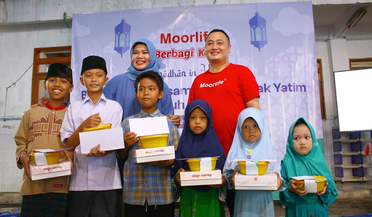 Buka puasa bersama 100 anak yatim piatu dari Panti Asuhan Bani Ya’qub.