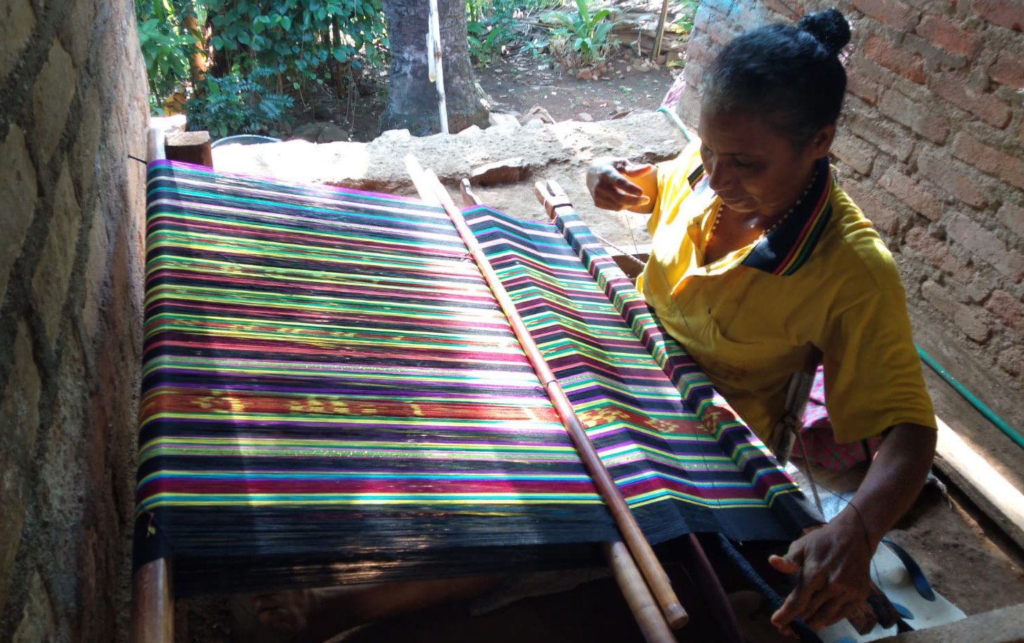 Ilustrasi penenun di Kabupaten Lembata, NTT