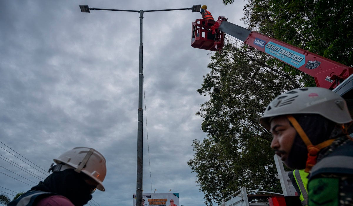 Ilustrasi pemasangan lampu PJU