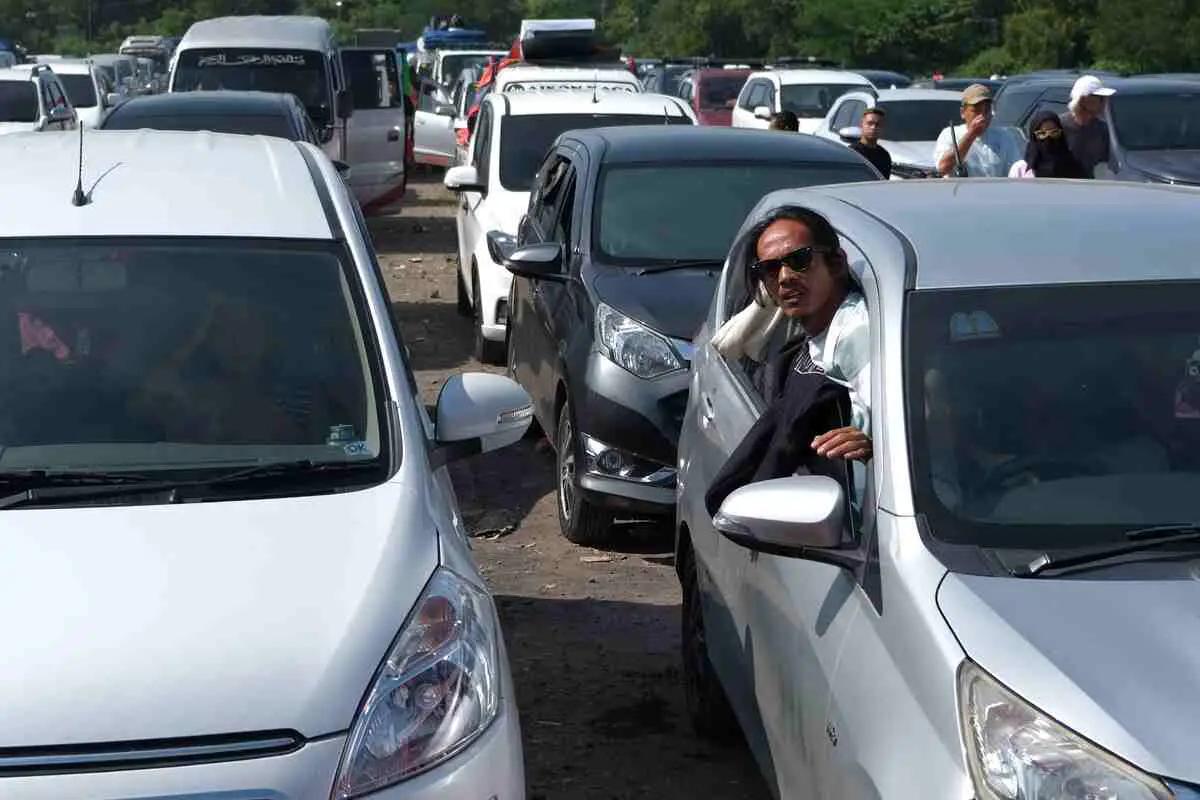 Masyarakat mulai berangkat mudik