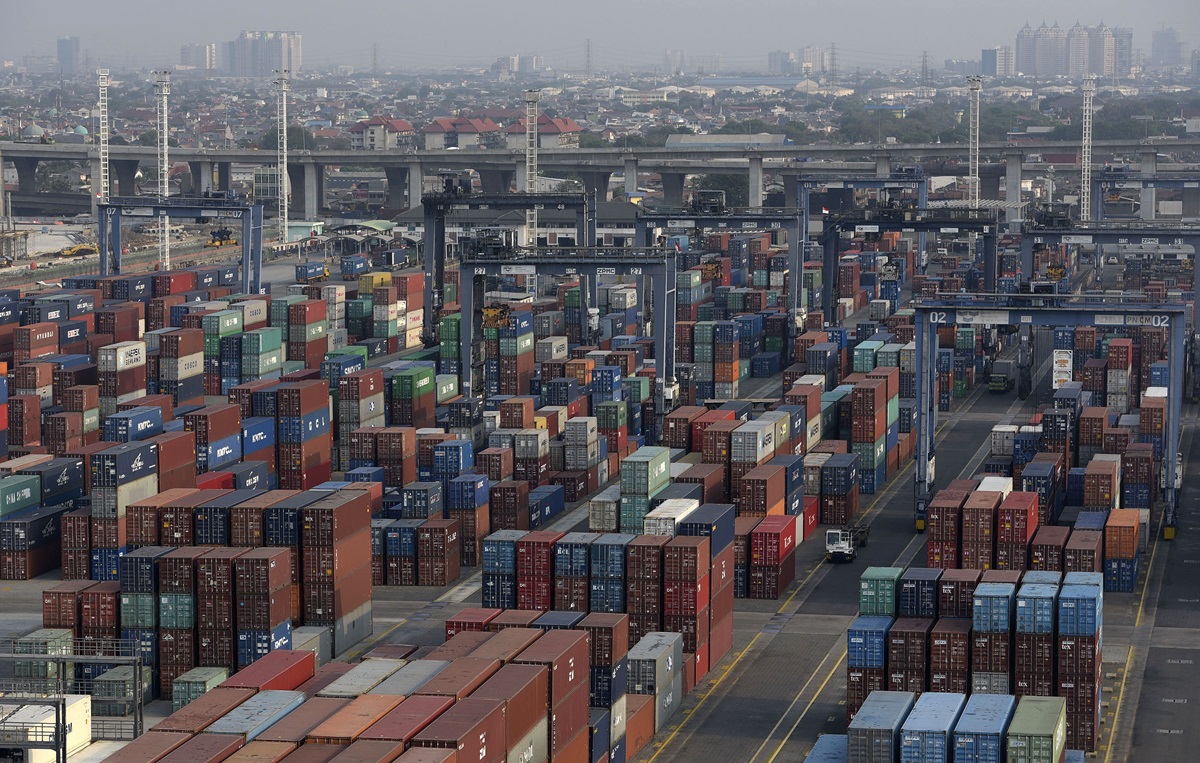 Ilustrasi - Aturan pelarangan impor yang mulai berlaku pada 10 Maret 2024 diyakini akan mengurangi daya saing produk dalam negeri