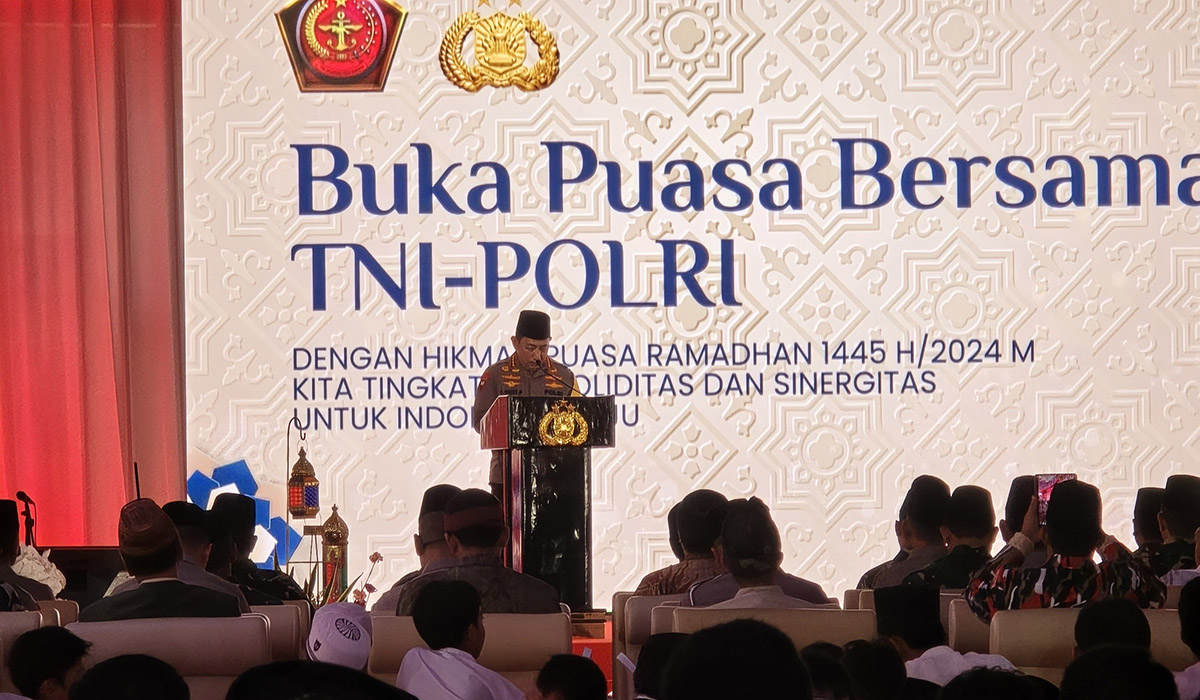 Buka puasa bersama TNI-Polri di  Lapangan Bhayangkara, Jakarta Selatan, Selasa (2/4). 