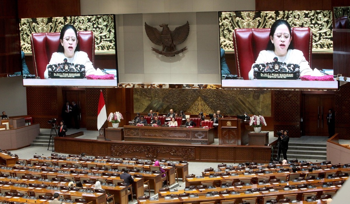 Ketua Dewan Perwakilan Rakyat (DPR) Puan Maharani memimpin rapat paripurna penutupan masa sidang DPR, 4 April 2024.