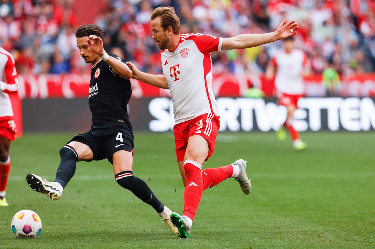 Harry Kane mencetak dua gol dalam kemenangan Bayern Muenchen 2-1 atas Eintracht Frankfurt