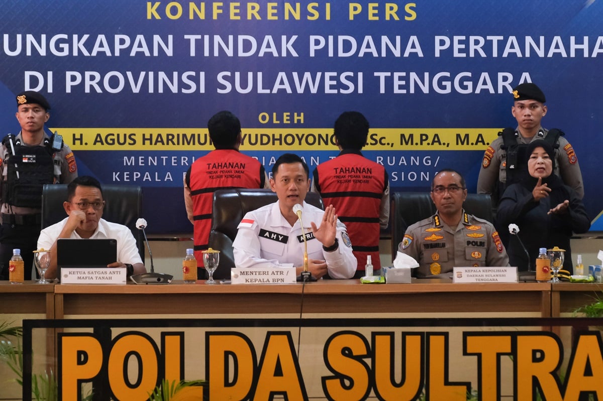Menteri Agraria dan ATR/BPN Agus Harimurti Yudhoyono mengajak masyarakat untuk memberantas mafia tanah.