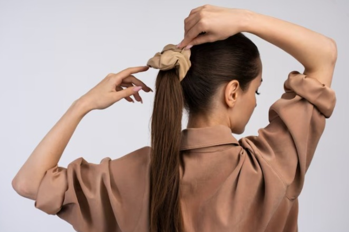 Ilustrasi, berikut cara mengurai rambut yang benar agar bisa tetap sehat dan kuat