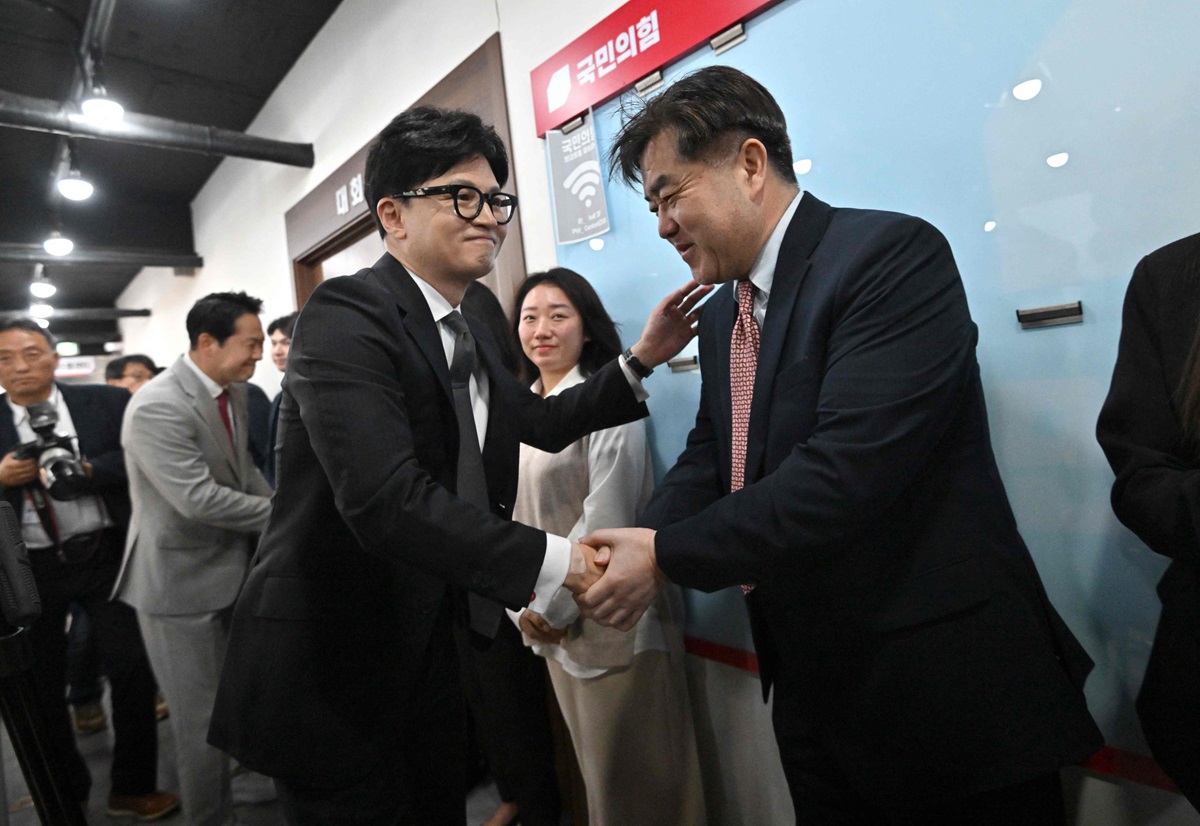 Partai-partai oposisi Korea Selatan meraih kemenangan yang signifikan dalam pemilihan parlemen.