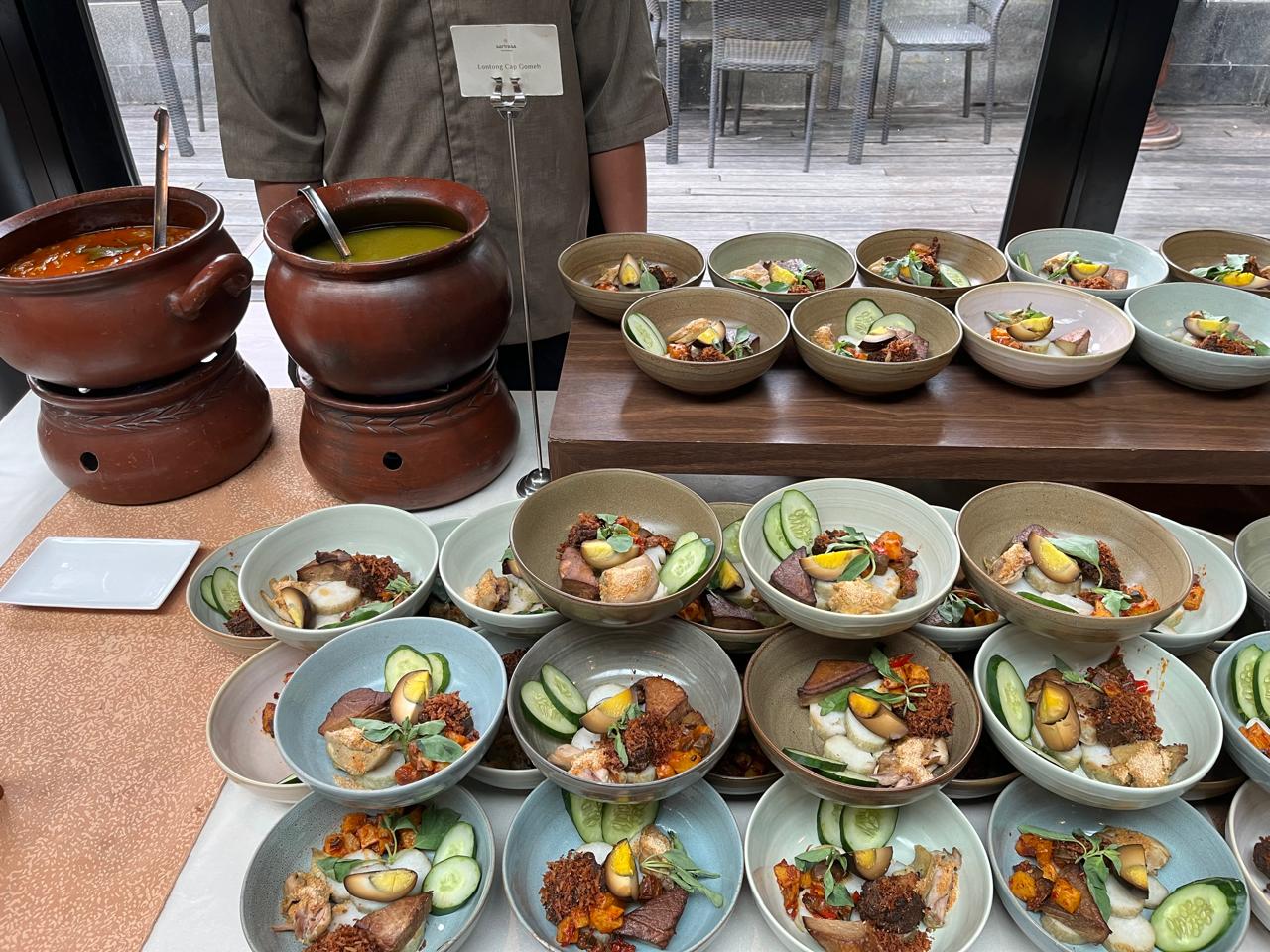 Lontong Cap Gomeh, salah satu menu khas peranakan yang cocok untuk disajikan dalam ragam acara.  