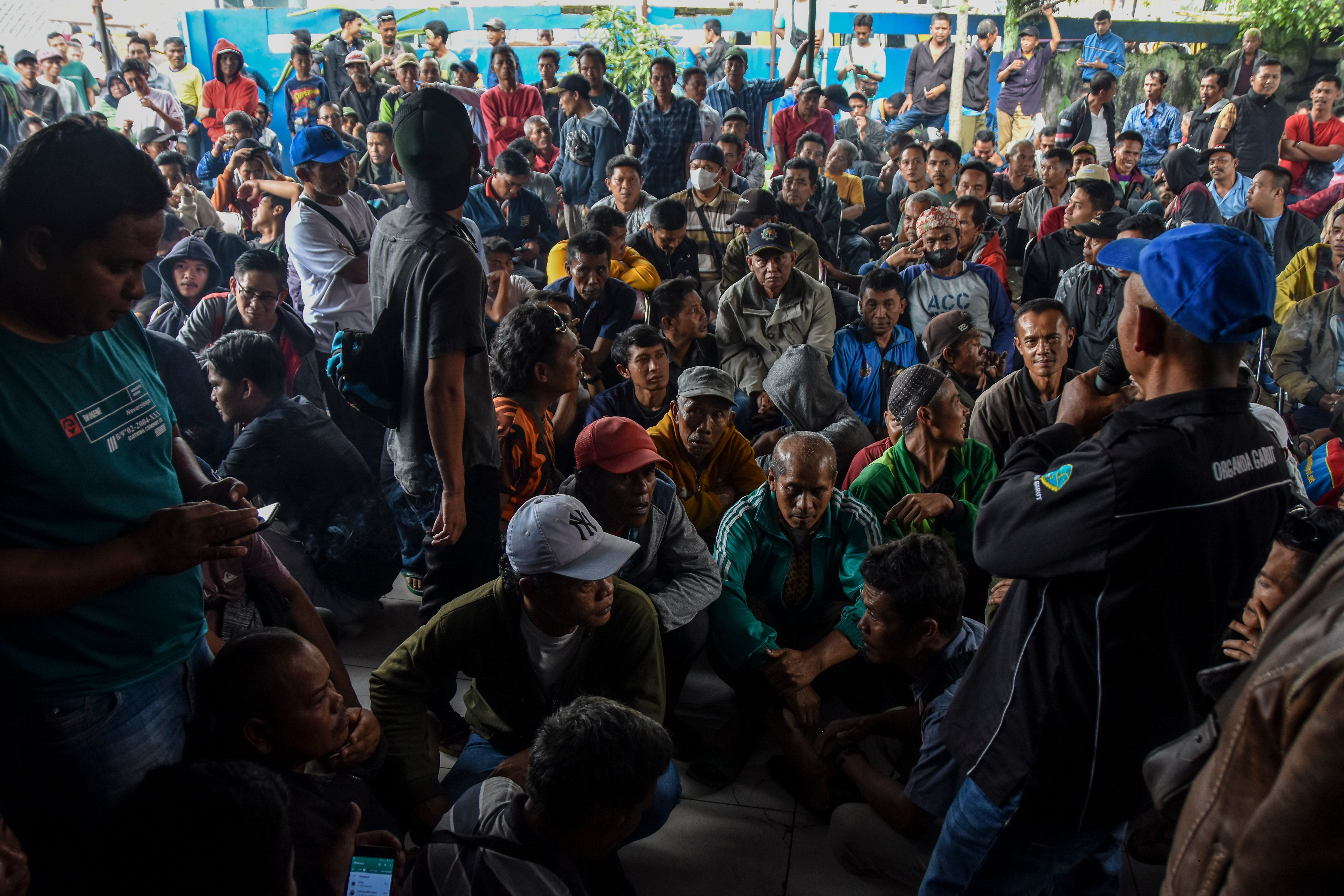 Para pengemudi delman di Kabupaten Garut saat menerima bantuan langsung tunai