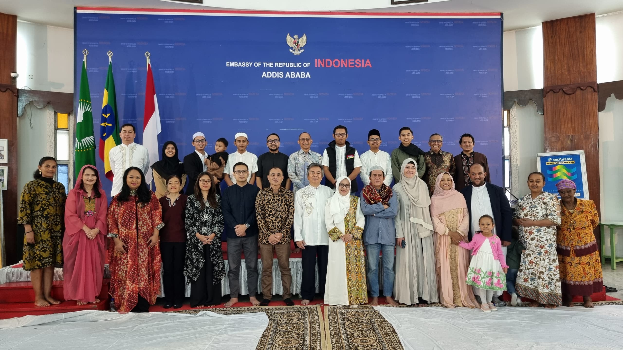 WNI dan warga Nigeria lakasanakan salat Idulfitri di KBRI Addis Ababa.