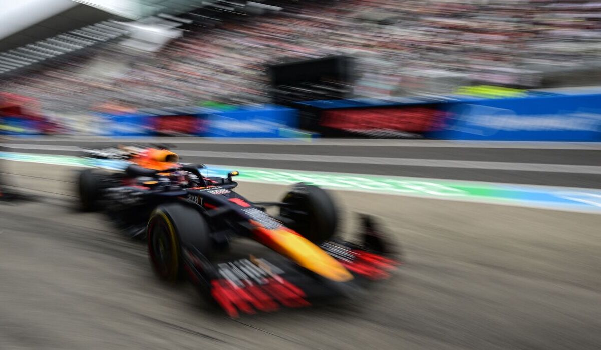 Pembalap Red Bull, Max Verstappen, di sirkuit Suzuka, Jepang.