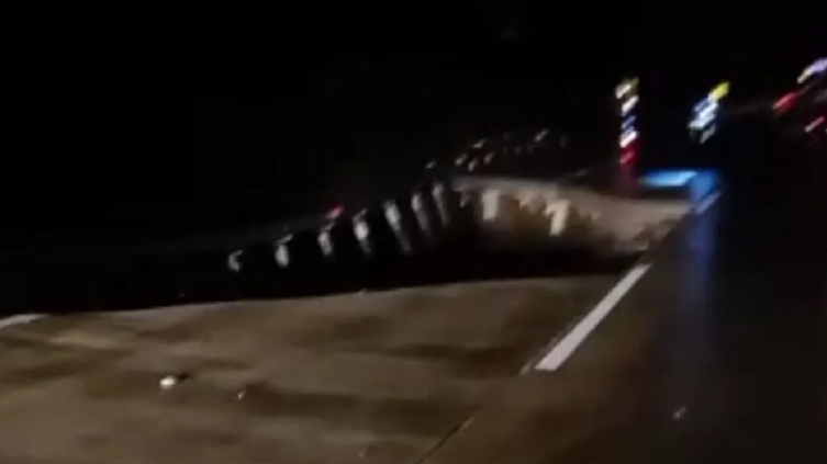 Lubang besar mengaga di Tol Bocimi