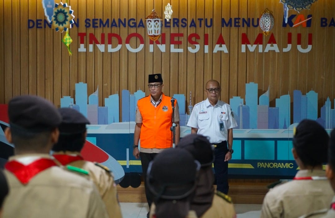 Kwartir Nasional (Kwarnas) Gerakan Pramuka mencanangkan Karya Bakti Lebaran 2024, di Stasiun Gambir, Jakarta, Jum'at (5/4). 