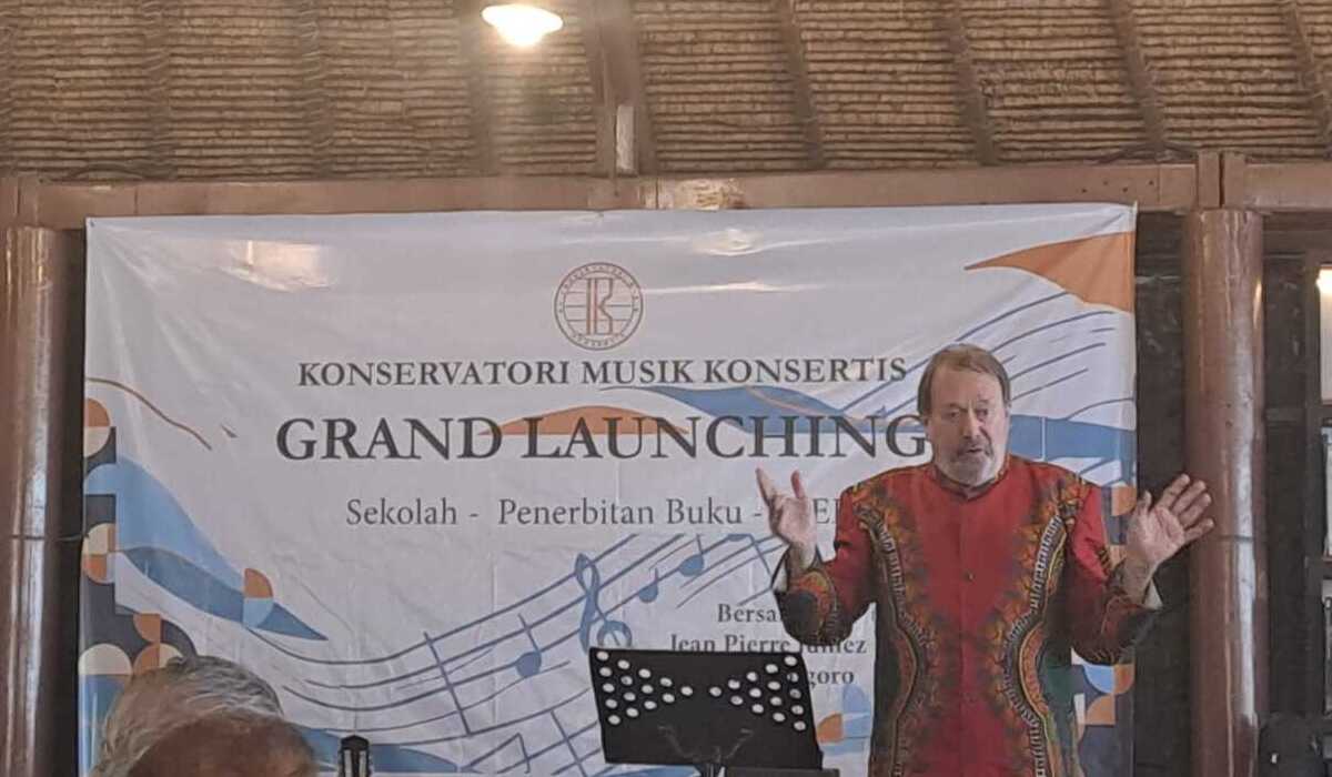 Gitaris legendaris asal Perancis Jean Pierre Jumez, di Jakarta, Sabtu, 27 April 2024.