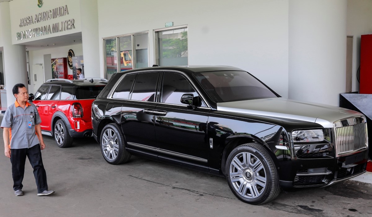 Kejagung menyita dua unit mobil mewah Mini Cooper dan Rolls-Royce milik Harvey Moeis terkait kasus dugaan korupsi tata niaga timah