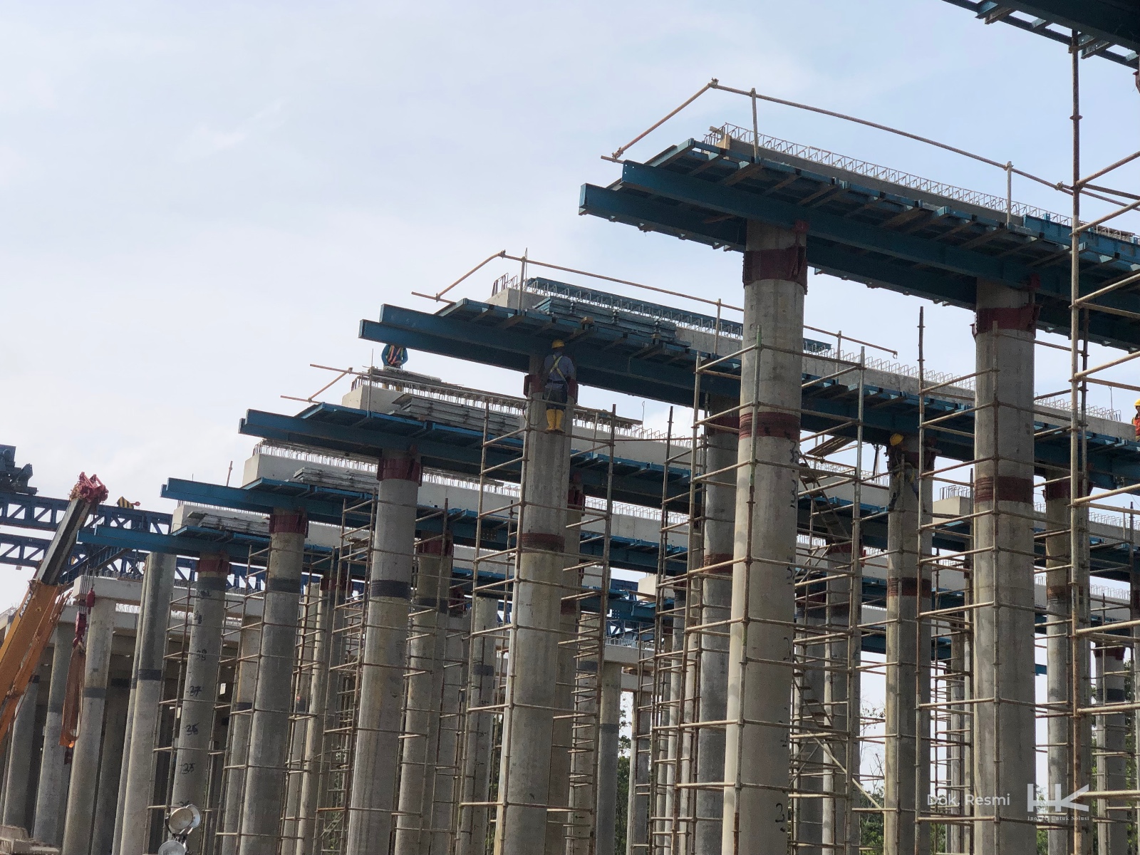 Proyek Jalan Tol Trans Sumatra (JTTS) yang dikerjakan salah satu BUMN Karya.