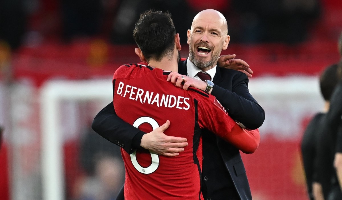 Pemain Manchester United Bruno Fernandes dan Pelatih MU Erik ten Hag 
