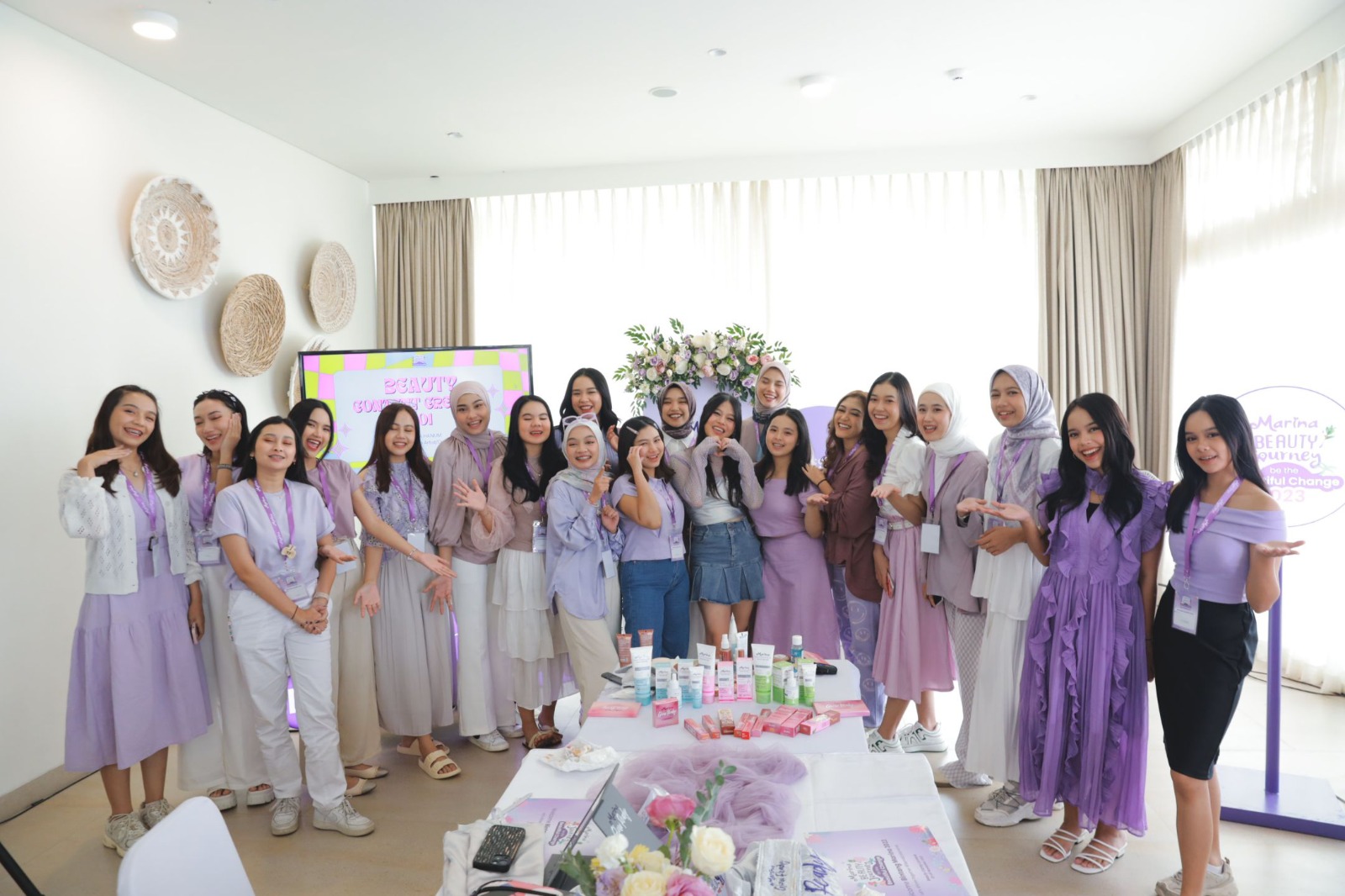 Para peserta terpilih pada kegiatan Marina Beauty Journey tahun lalu saat mengikuti program beauty camp.