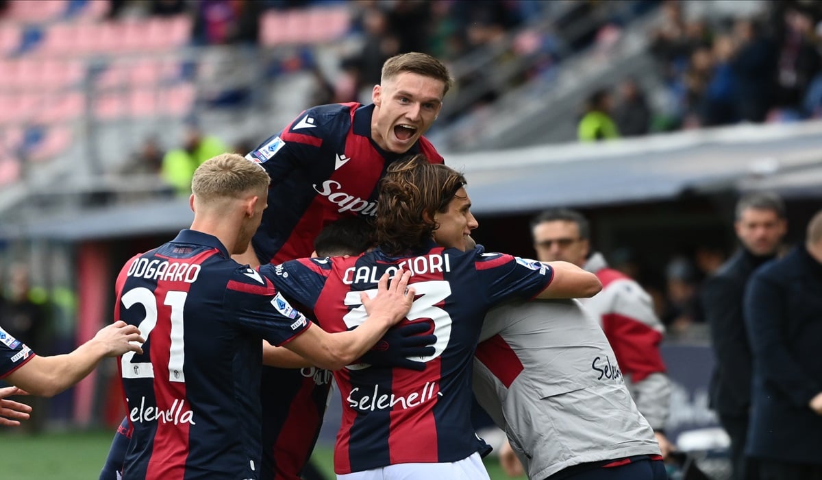 Para pemain Bologna melakukan selebrasi usai mencetak gol ke gawang Salernitana di laga Serie A.