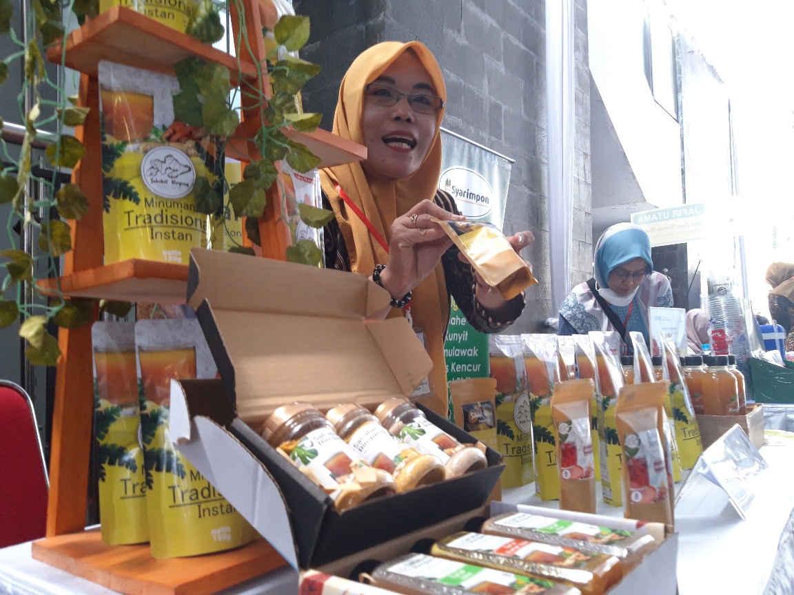 Aneka jamu tradisional yang bermanfaat untuk kesehatan.