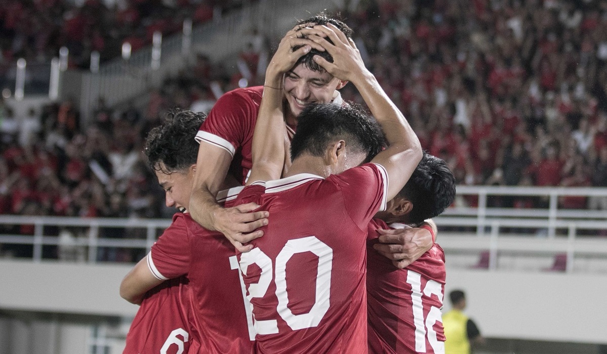 Para pemain Indonesia merayakan gol