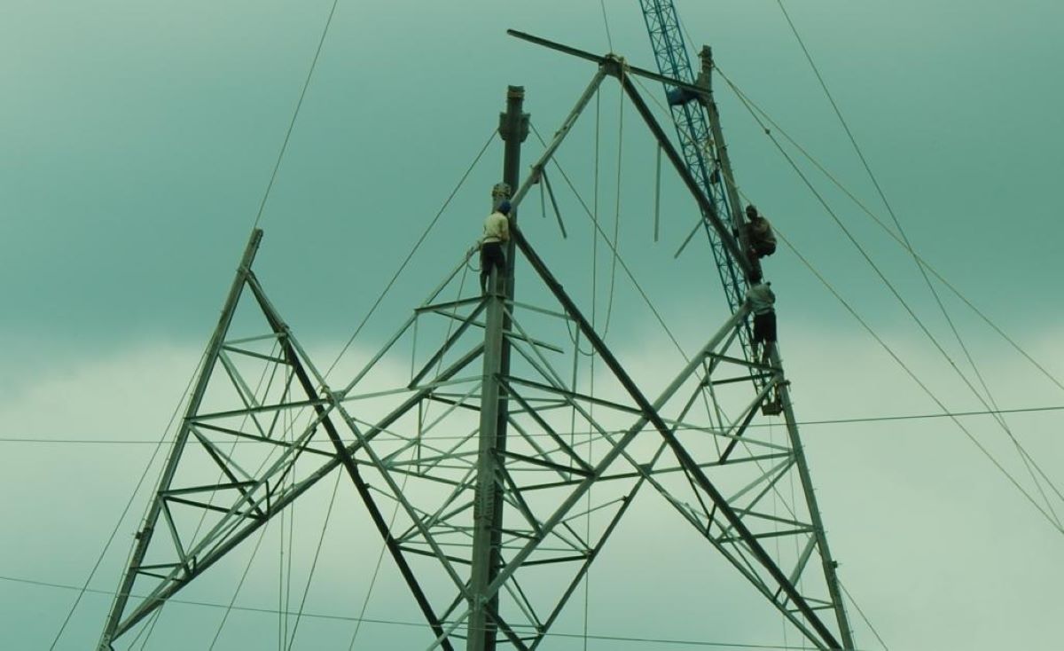 Para pekerja sedang membangun PLTA Peusangan di Aceh Tengah.