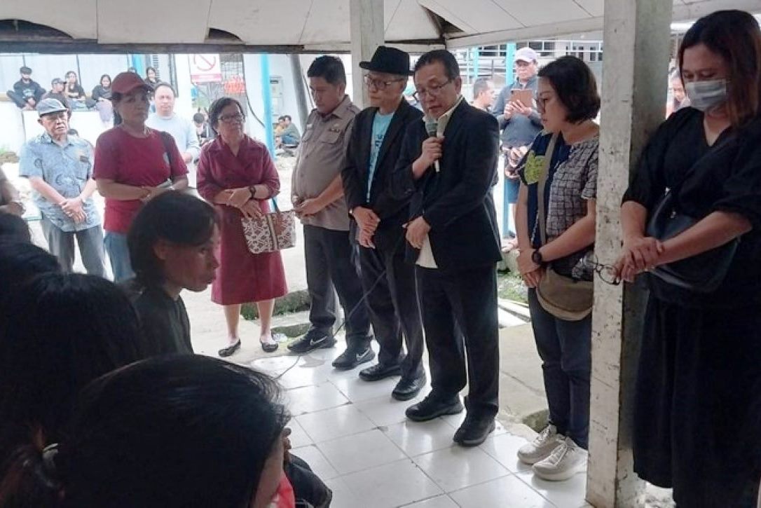 KETUM PGI (ketiga dari kanan).