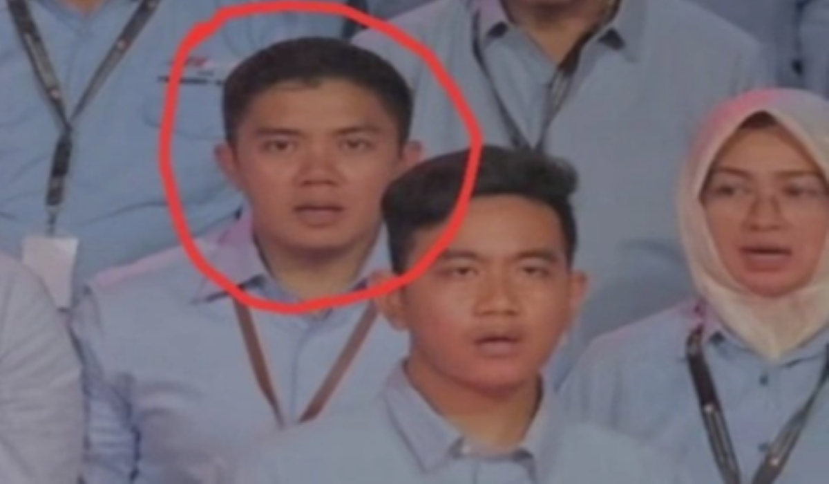 Mayor Teddy saat mengikuti debat pilpres.