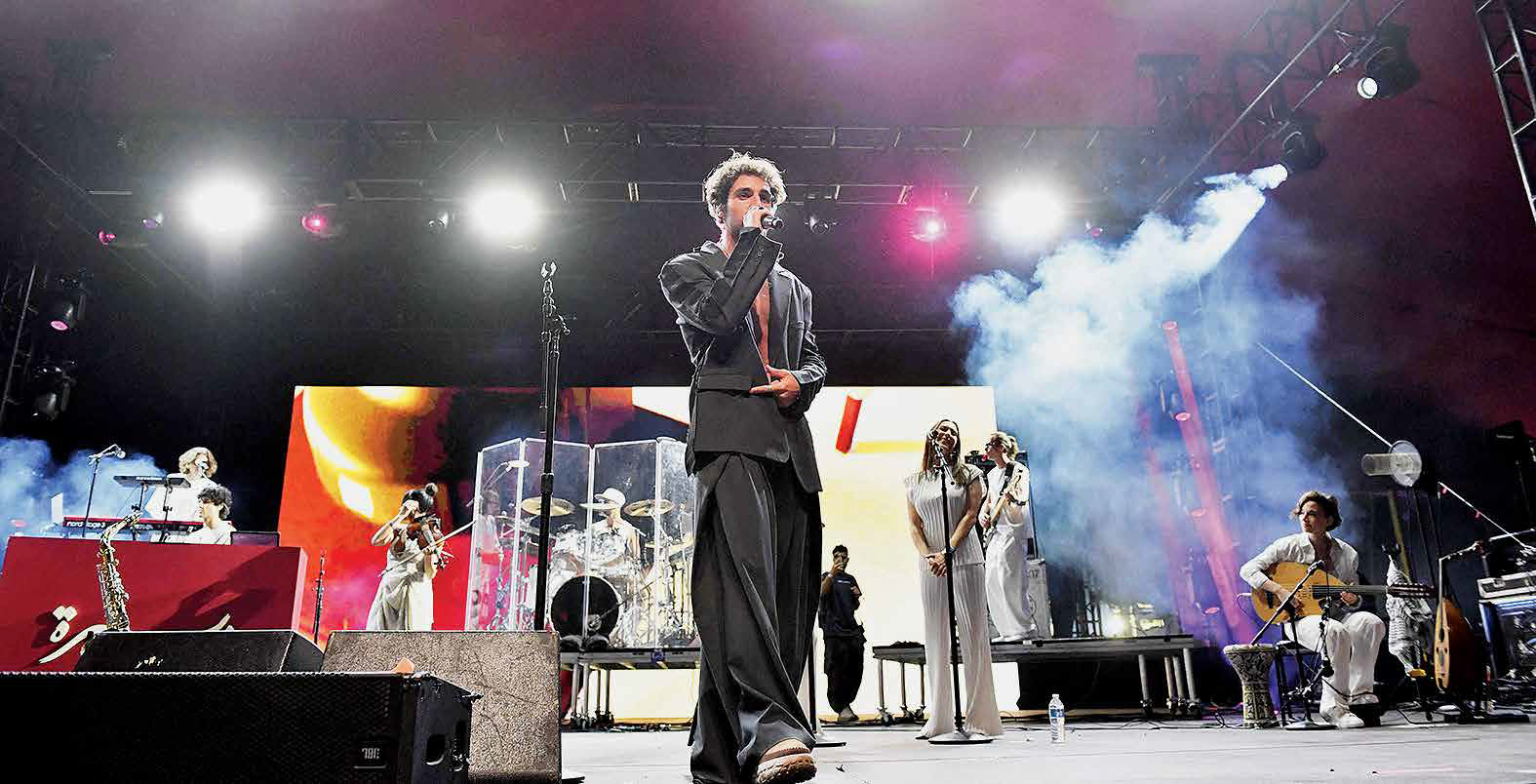 Rapper Saint Levant tampil panggung The Gobi di Coachella Valley Music and Arts Festival 2024 yang berlangsung di Empire Polo Club, Indio.