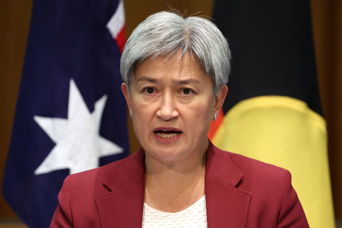 Menteri Luar Negeri Penny Wong mengatakan Australia menginginkan jawaban rinci mengenai kematian relawan WCK oleh pasukan Israel.