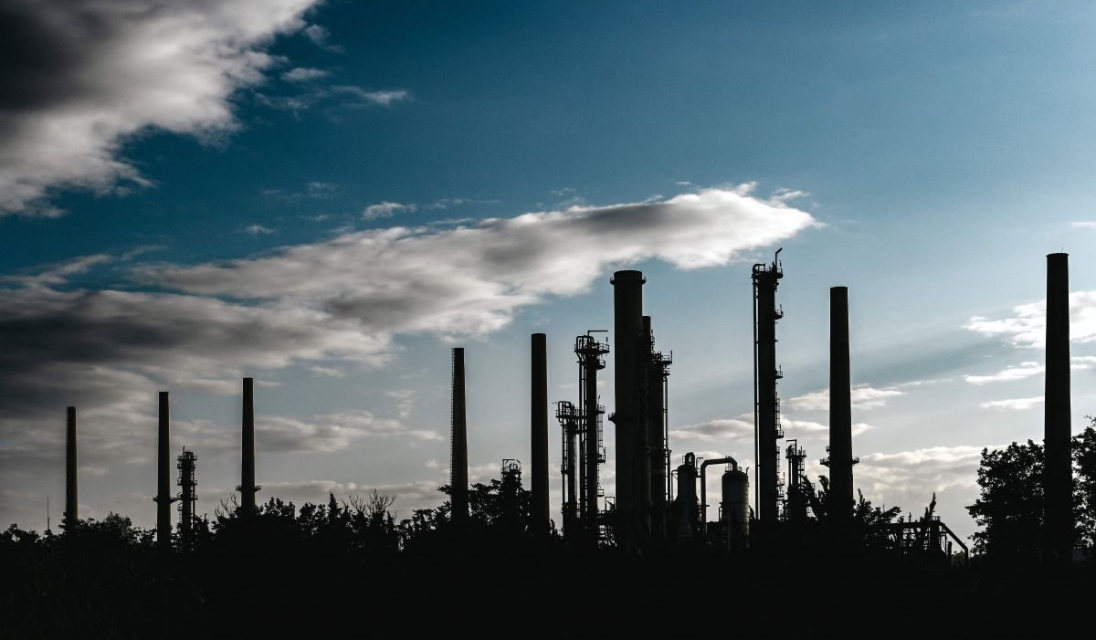 Kilang minyak di Feyzin, Prancis.