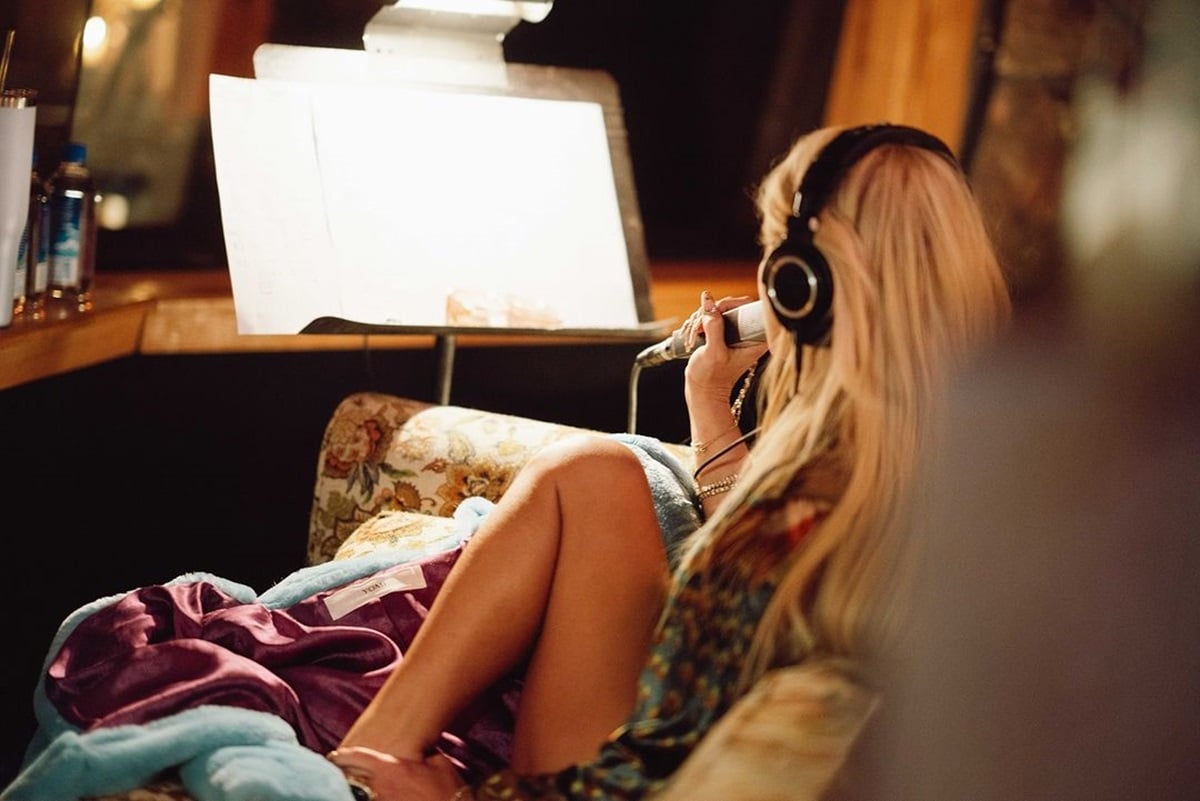 Setelah lebih dari 10 tahun, Jessica Simpson tampaknya hampir siap untuk merilis musik baru. 