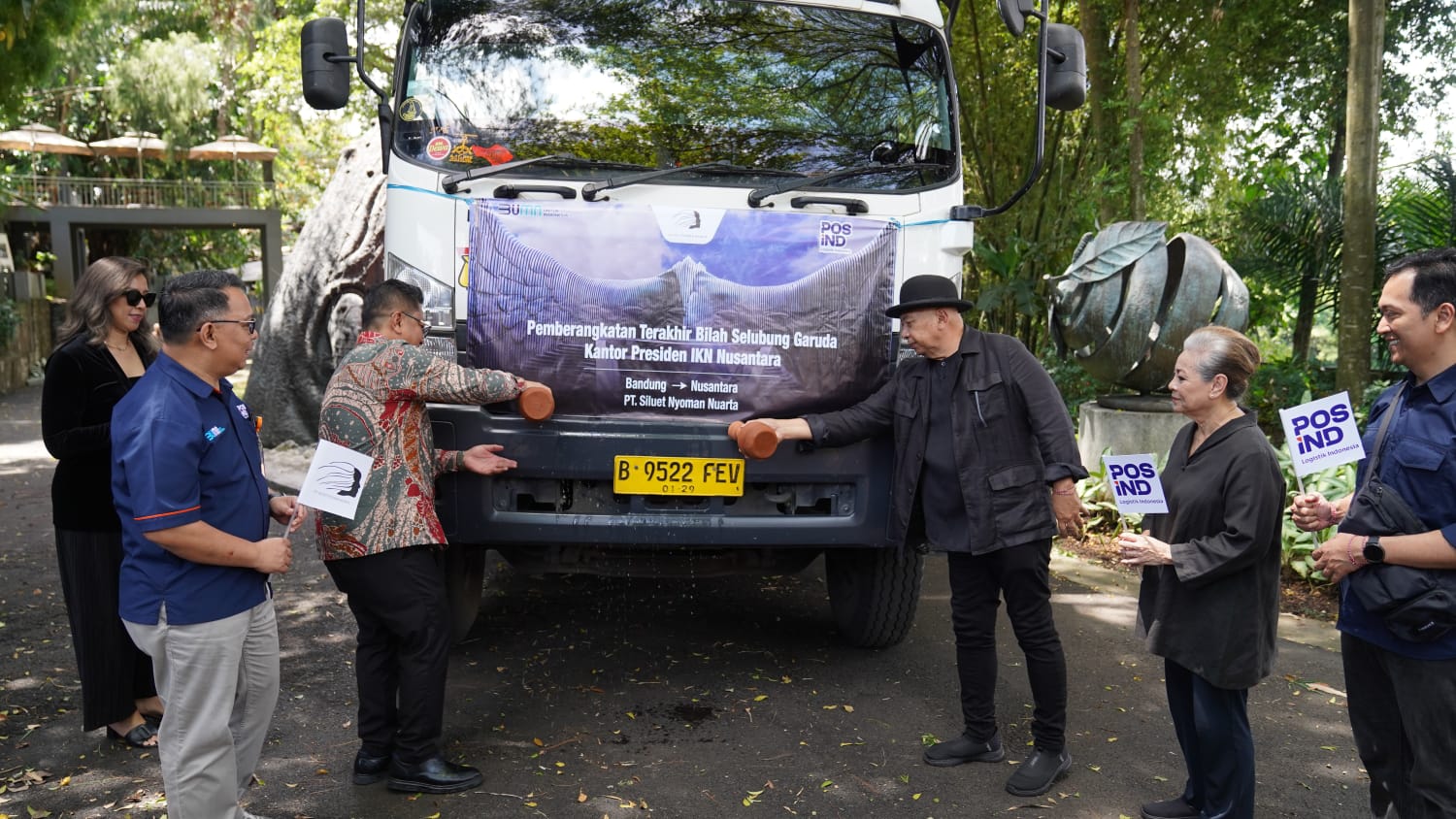 Pengiriman wing box bilah selubung Garuda dari PT Siluet Nyoman Nuarta ke Ibu Kota Negara.