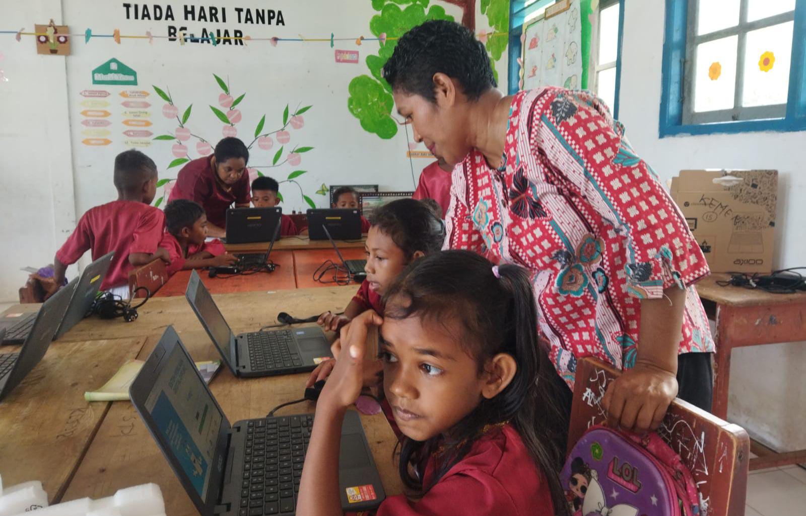 Pelaksanaan Ujian Digital tanpa Internet di Sekolah Dasar di SD Naskat Namar di Kabupaten Maluku Tenggara.