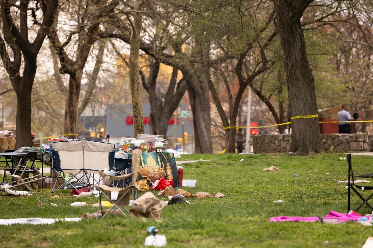 Sebuah insiden penembakan antara kelompok rival di sebuah pesta yang merayakan akhir Ramadan di Philadelphia, AS.