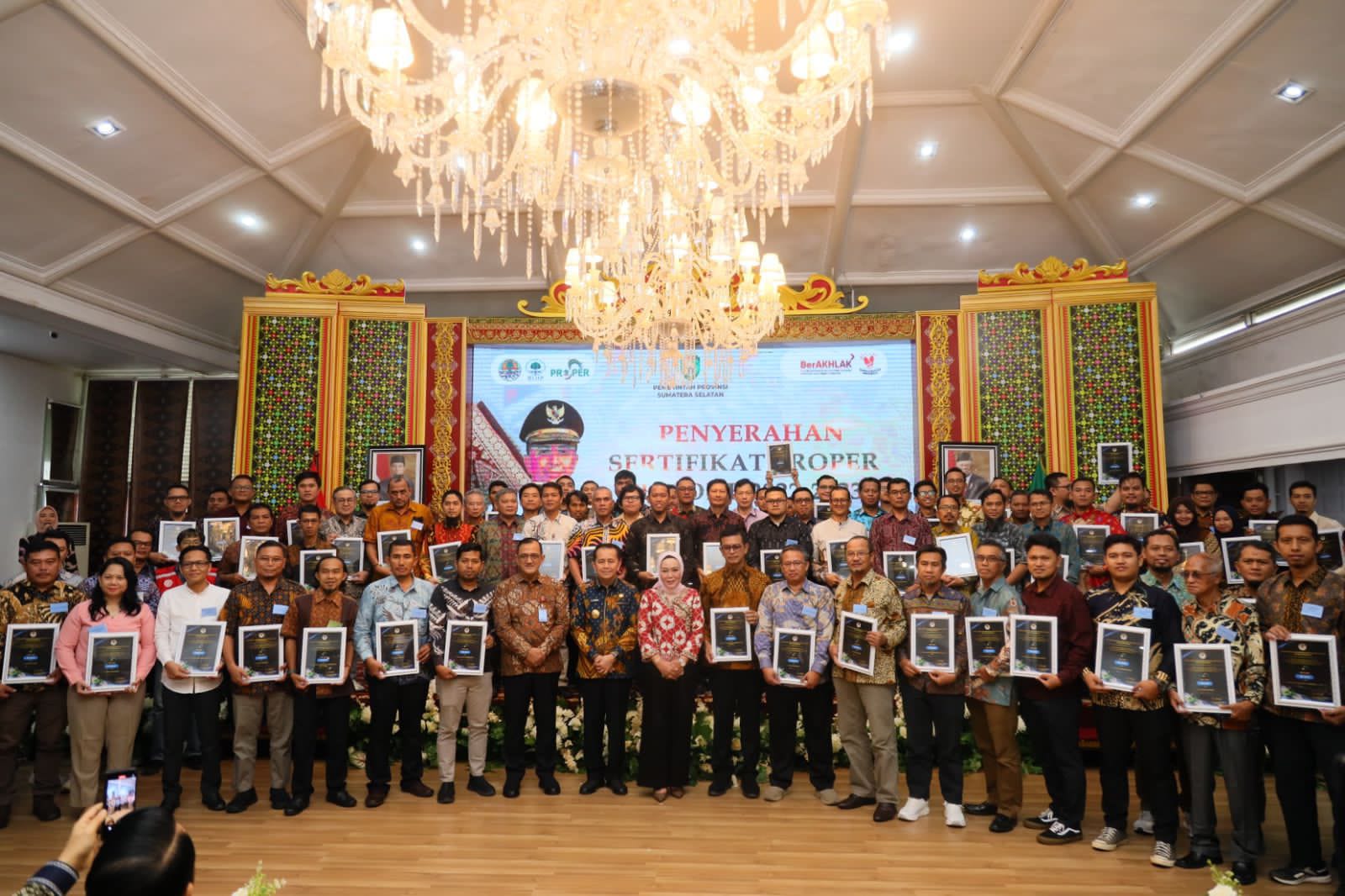 Penyerahan sertifikat proper sejumlah perusahaan di Sumatera Selatan