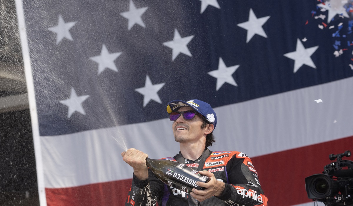 Pembalap Aprilia Maverick Vinales melakukan selebrasi usai menjuarai GP Amerika.