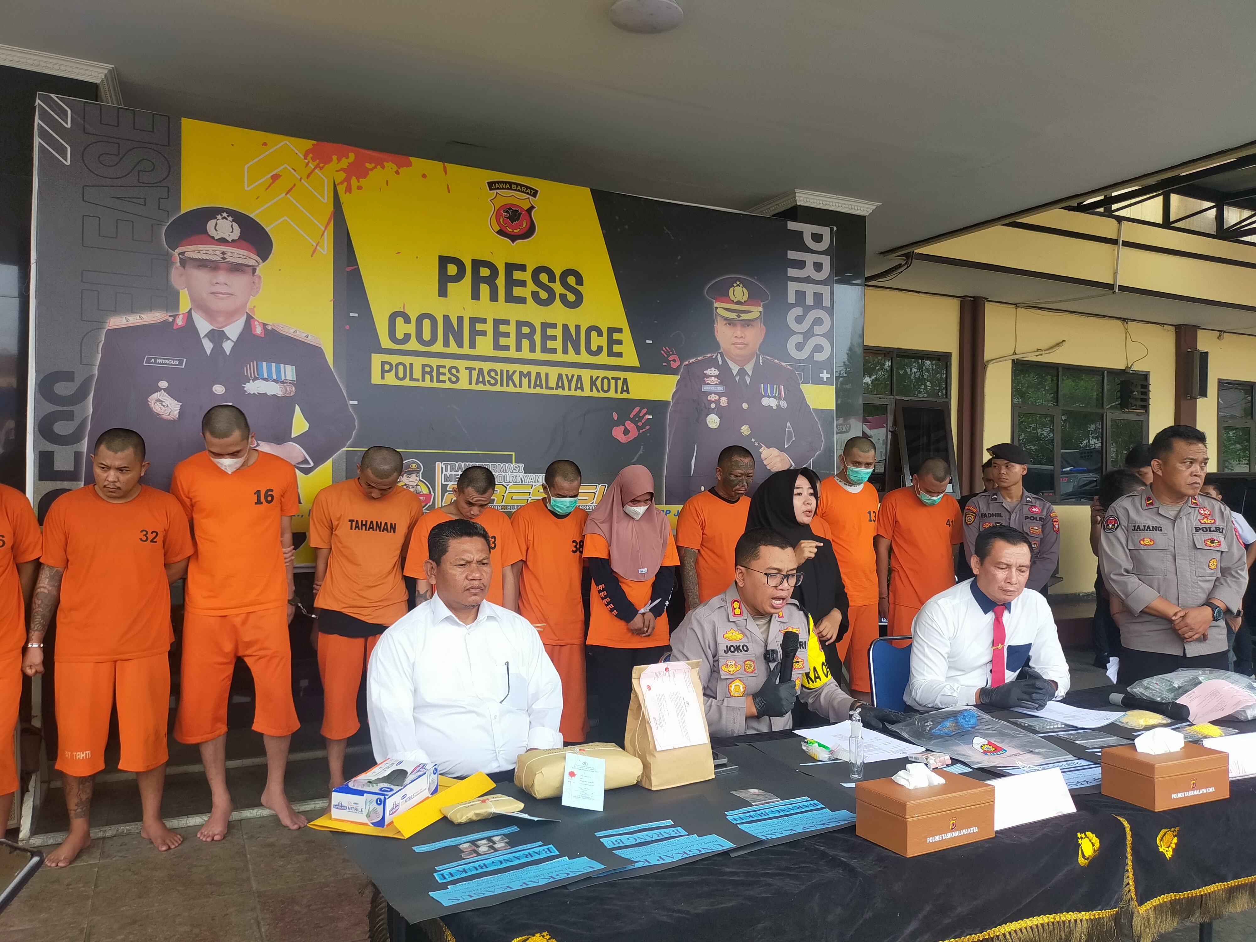 Polres Tasikmalaya Kota Tangkap Ibu Rumah Tangga Pengedar Ganja