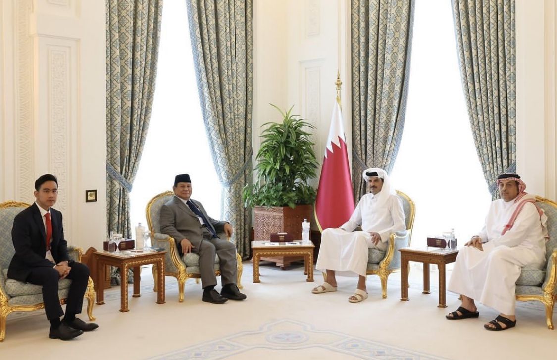   Prabowo Subianto bersama Gibran Rakabuming Raka menemui pemimpin negara Qatar atau Emir Qatar