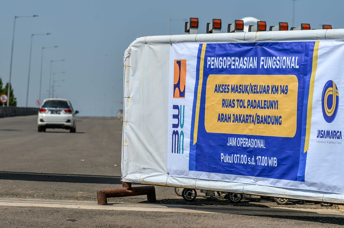 Pemerintah Kota Bandung menyambut positif rencana pembukaan kembali Exit Tol KM 149 di Jalan Tol Padaleunyi pada 17 Agustus 2024. 