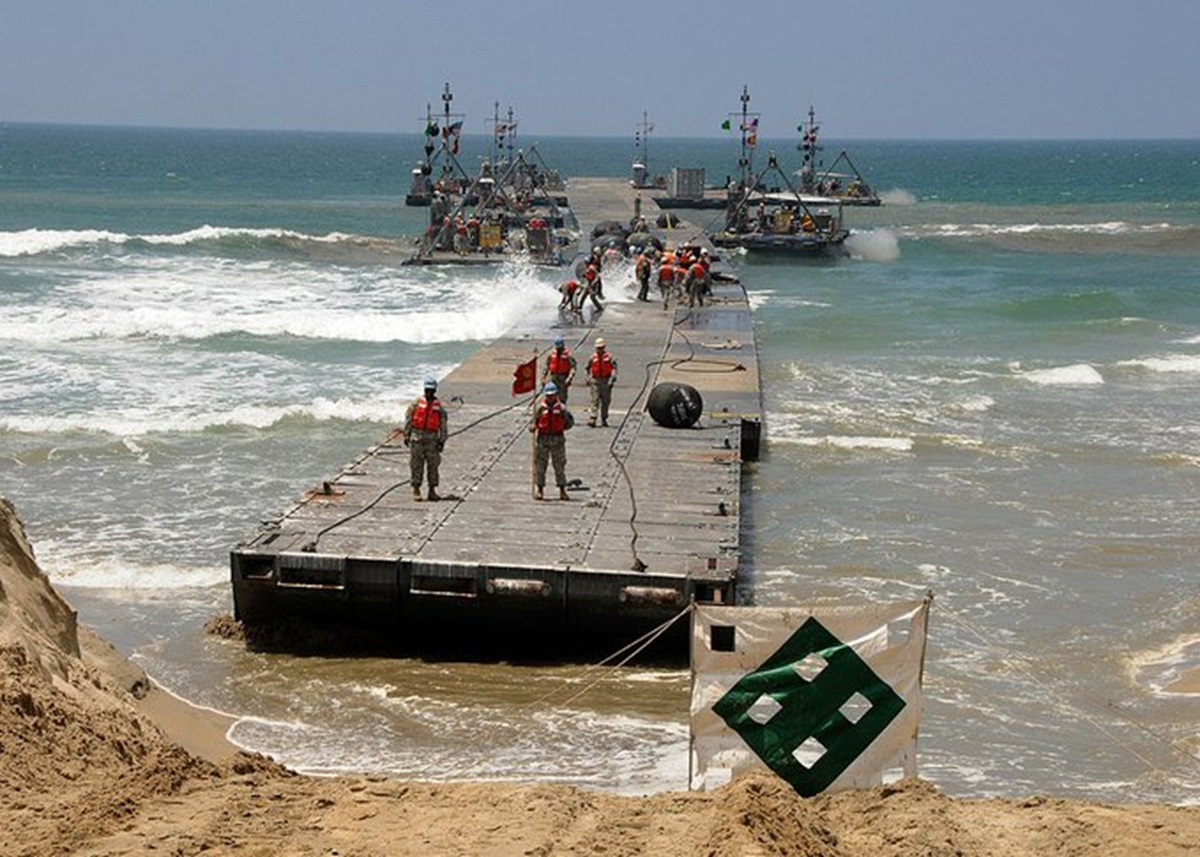 Sebuah dermaga apung dirancang untuk meningkatkan aliran bantuan ke Gaza akan segera beroperasi, menurut pejabat AS. 