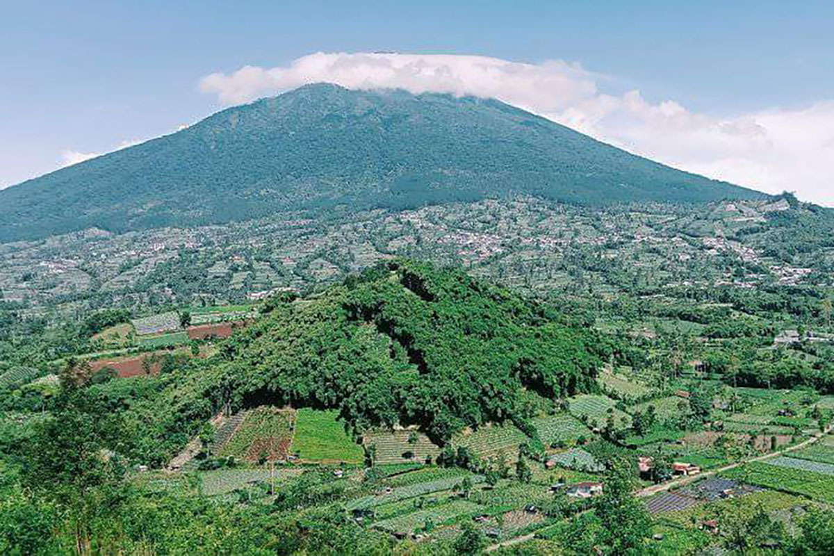 Gunung Slamet.