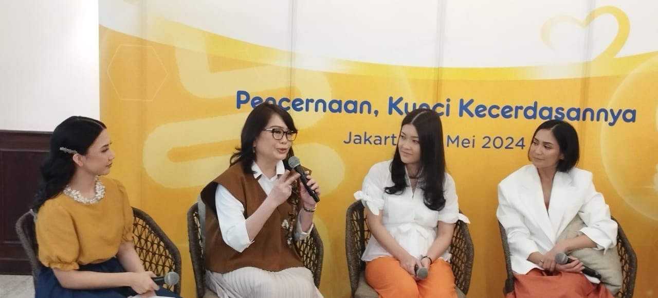 Dr Frieda (kedua kiri) dalam acara konferensi pers 